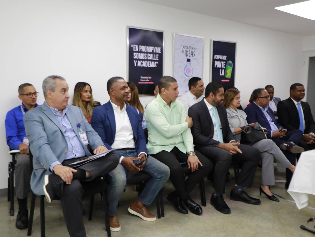 Director de Crédito Promipyme y directores regionales celebran primera reunión conjunta del año